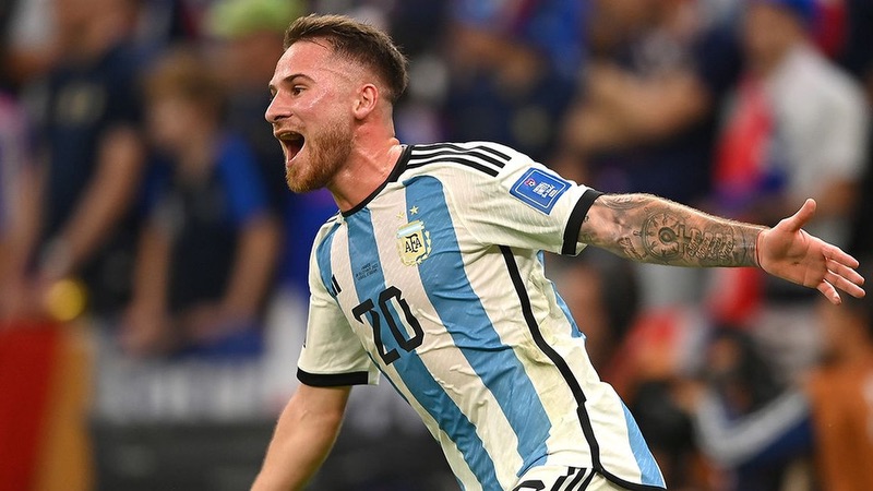 Alexis Mac Allister đang được đánh giá là một trong những cái tên nôi bật của vị trí này